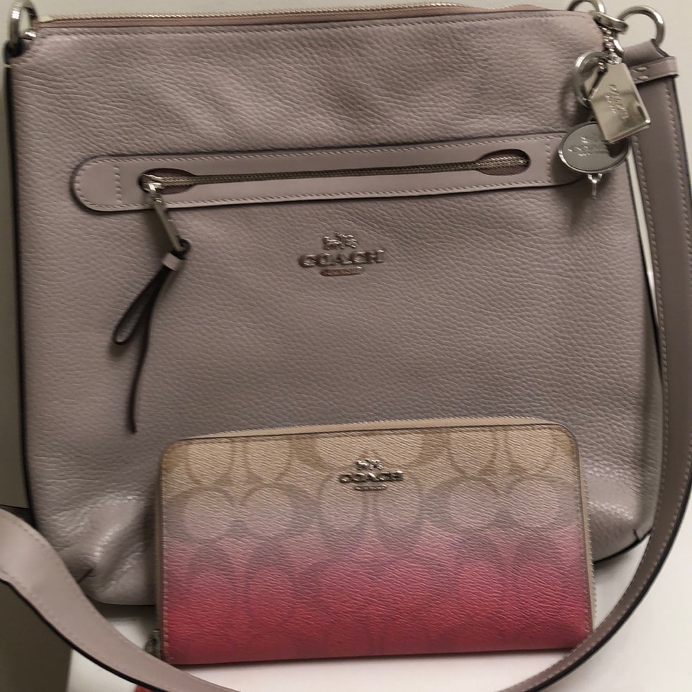 Coach Purse & Wallet Immaculate!
